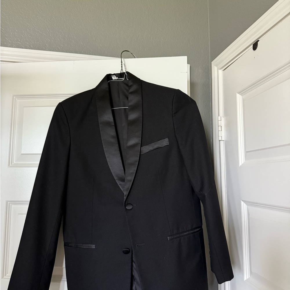 BOYS SIZE 18 Calvin Klein Black Tuxedo with Satin Lapels SUIT. GREAT CONDITION